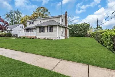 604 Center Briarwood Avenue, West Islip, NY 11795 - Photo 2