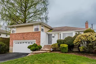 25 Hollywood Dr, Plainview, NY 11803 - Photo 2