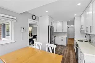 25 Hollywood Dr, Plainview, NY 11803 - Photo 4
