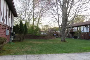 129 Bailey Ct, Middle Island, NY 11953 - Photo 14