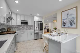98 Belmont Cir, Syosset, NY 11791 - Photo 10