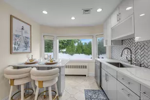 98 Belmont Cir, Syosset, NY 11791 - Photo 12