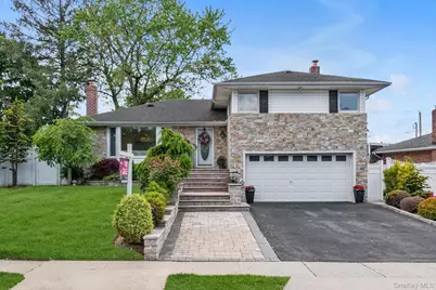 98 Belmont Circle, Syosset, NY 11791 - Photo 1