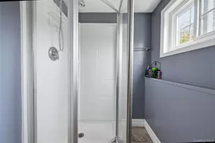 572 Benjamin Rd, North Babylon, NY 11703 - Photo 8