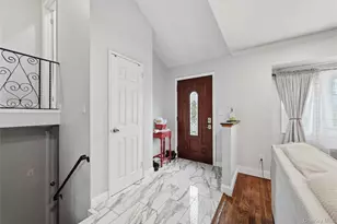 572 Benjamin Rd, North Babylon, NY 11703 - Photo 12