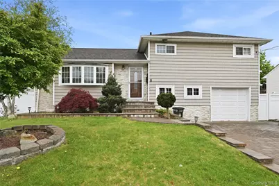 572 Benjamin Road, North Babylon, NY 11703 - Photo 2