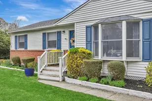 59 Homewood Dr, Hampton Bays, NY 11946 - Photo 14