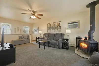 258 Oakland Avenue, Miller Place, NY 11764 - Photo 8