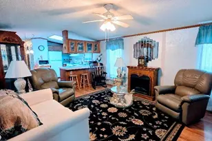 37 Hubbard Ave, Riverhead, NY 11901 - Photo 4