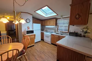 37 Hubbard Ave, Riverhead, NY 11901 - Photo 6