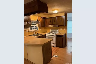 1661 Old Country Road Unit #415, Riverhead, NY 11901 - Photo 4