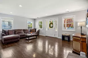 11 Jackson St, East Islip, NY 11730 - Photo 4