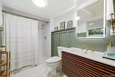 229 New York Avenue, Bay Shore, NY 11706 - Photo 4