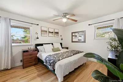 229 New York Avenue, Bay Shore, NY 11706 - Photo 8