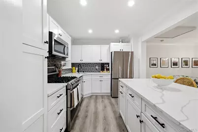 229 New York Avenue, Bay Shore, NY 11706 - Photo 6