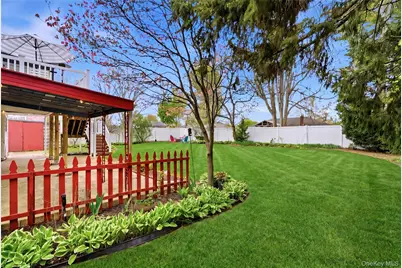 229 New York Avenue, Bay Shore, NY 11706 - Photo 14