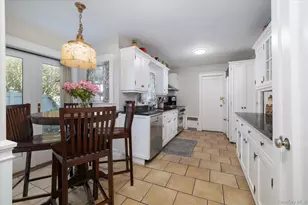 19 Addison Pl, Rockville Centre, NY 11570 - Photo 12