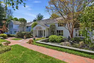 2 Aspen Pl, Great Neck, NY 11021 - Photo 2