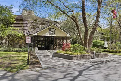 1001 Skyline Drive, Coram, NY 11727 - Photo 20