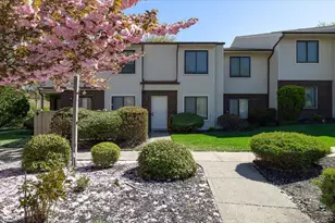 1001 Skyline Dr, Coram, NY 11727 - Photo 2