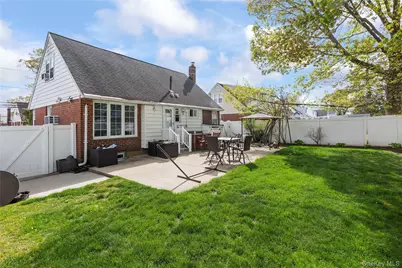 19 Sloan Drive S, Valley Stream, NY 11580 - Photo 22