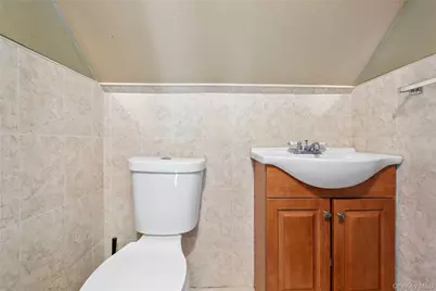19 Sloan Drive S, Valley Stream, NY 11580 - Photo 18