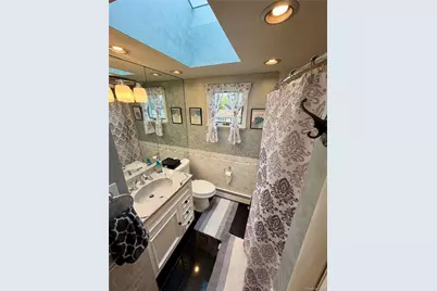 27 Colonial Road, Copiague, NY 11726 - Photo 8