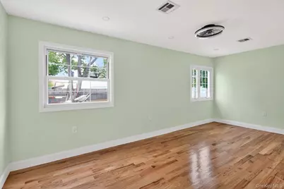 1524 Bowe Road, Valley Stream, NY 11580 - Photo 10
