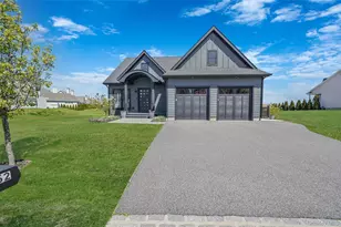 52 Tyler Dr, Riverhead, NY 11901 - Photo 2