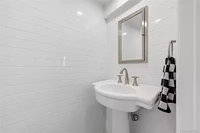 149 Raleigh Lane, West Islip, NY 11795 - Photo 18