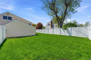 149 Raleigh Ln, West Islip, NY 11795 - Photo 36