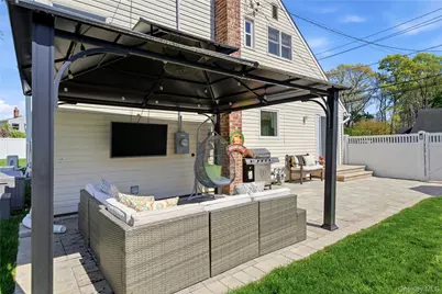 149 Raleigh Lane, West Islip, NY 11795 - Photo 34