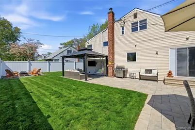 149 Raleigh Lane, West Islip, NY 11795 - Photo 32