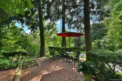 8 Magnolia Drive, Great Neck, NY 11021 - Photo 6
