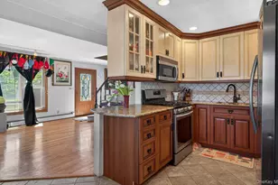 2021 Lincoln Ave, East Meadow, NY 11554 - Photo 8