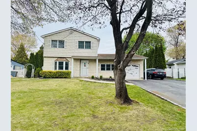 195 Maple Street, Medford, NY 11763 - Photo 1