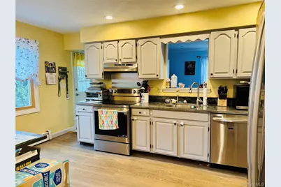 195 Maple Street, Medford, NY 11763 - Photo 4