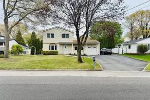 195 Maple St, Medford, NY 11763 - Photo 2