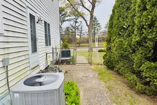 195 Maple St, Medford, NY 11763 - Photo 30