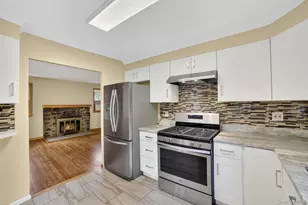 3079 Maqua Pl, Mohegan Lake, NY 10547 - Photo 10