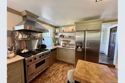 184 Twomey Avenue, Calverton, NY 11933 - Photo 12