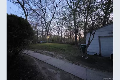 117 Maple Avenue, Flanders, NY 11901 - Photo 4