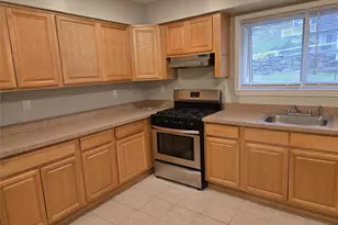 16 Pavilion Ridge Way, Suffern, NY 10901 - Photo 2