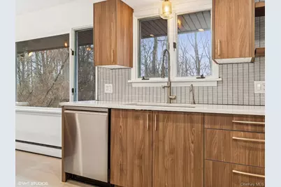 8 Jonathan Lane, Poughkeepsie, NY 12603 - Photo 16