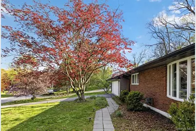 8 Jonathan Lane, Poughkeepsie, NY 12603 - Photo 4