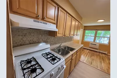 1 Colonial Road #127, Beacon, NY 12508 - Photo 4
