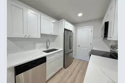 607 Cabot Court, Saint James, NY 11780 - Photo 8