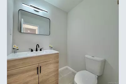 607 Cabot Court, Saint James, NY 11780 - Photo 14