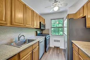 45 Robins Crescent, New Rochelle, NY 10801 - Photo 8