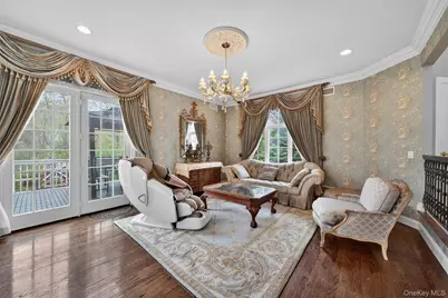 23 Greenwich Avenue, Woodbury, NY 10917 - Photo 6